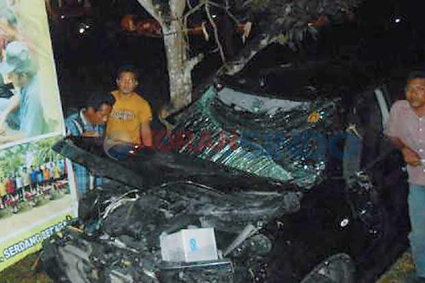 Mobil Pasutri Terseret...