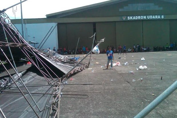 Tenda Roboh, Penonton...