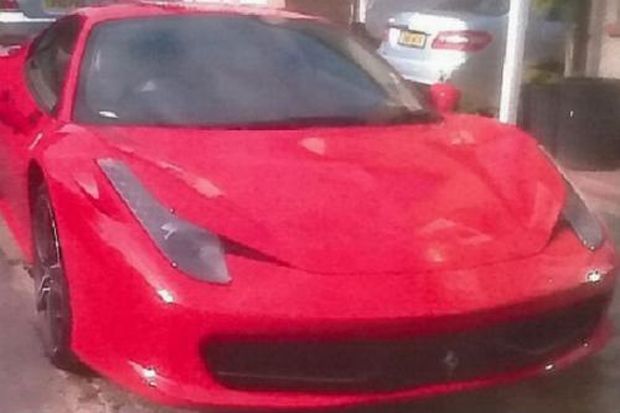 Bawa Ferrari 458, Polisi...
