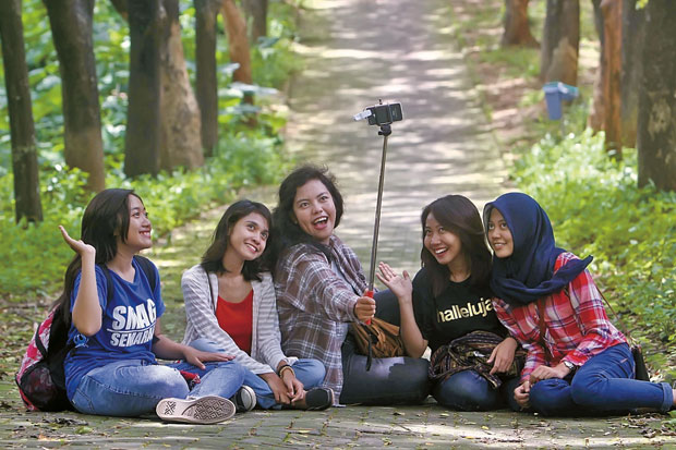 Eksis dengan Tongsis