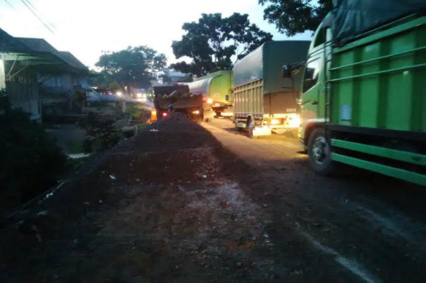 Jalintim Amblas, Kemacetan...