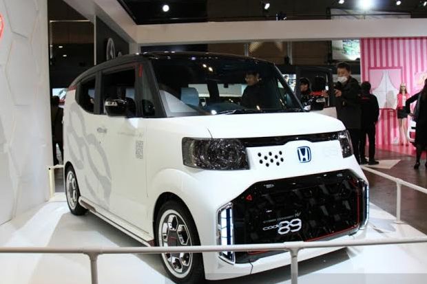 Honda N-Box Cyber Tampil...