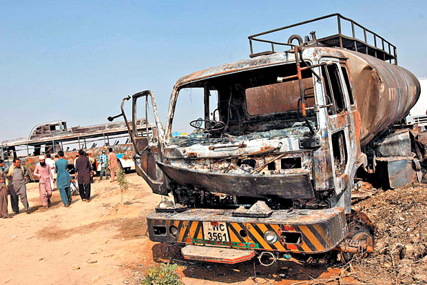 Bus Tabrak Truk, 57...