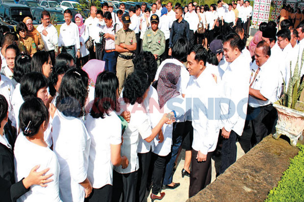 Insentif PNS Naik 100...