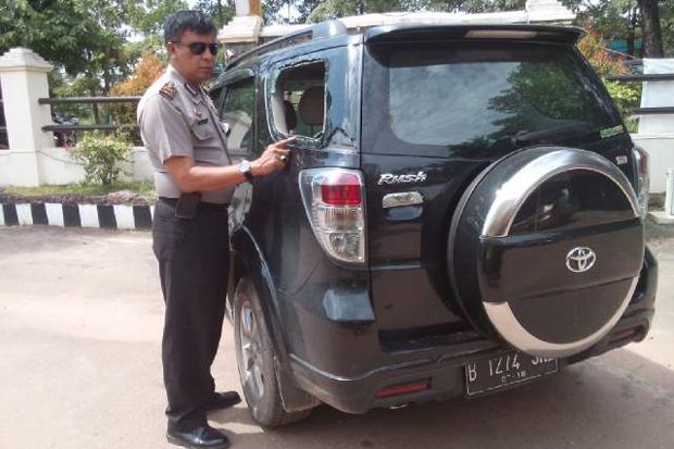 Asyik Makan Siang, Kaca...