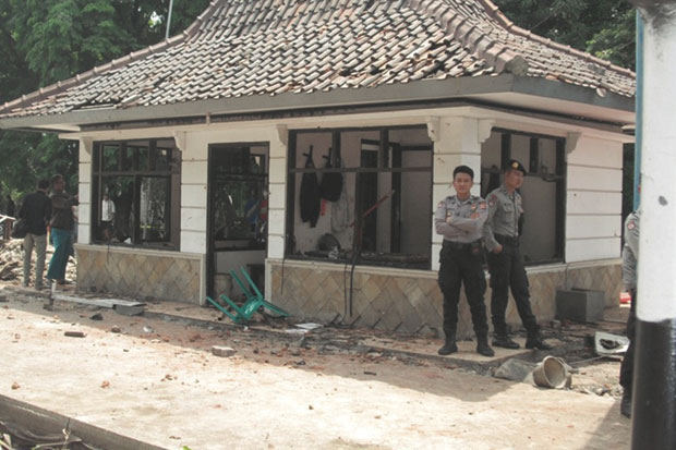 Grandong Mengamuk, Pos...
