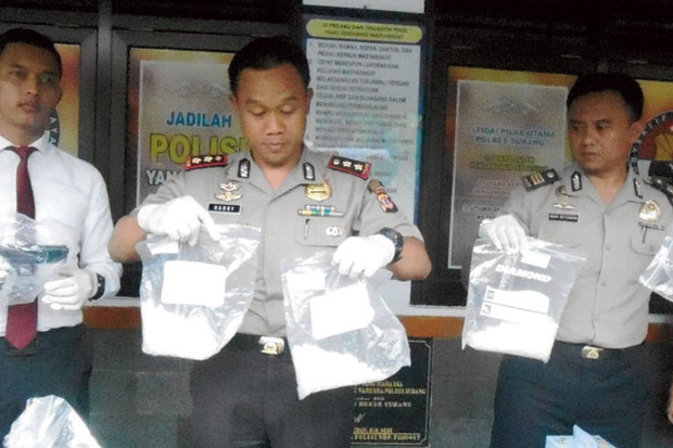 Transaksi Sabu Rp 4...