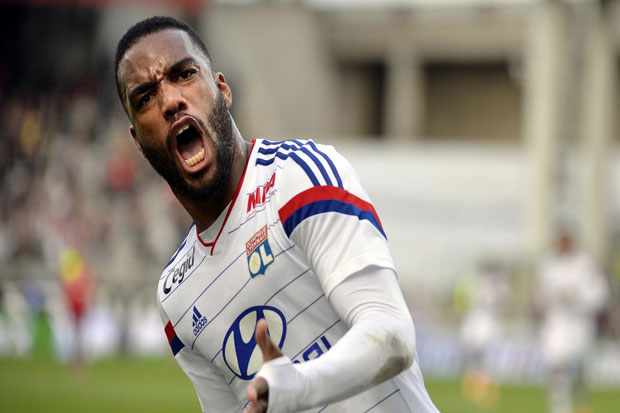 Gol Lacazette Dongkrak...