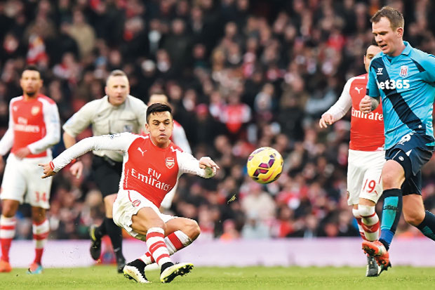 Sanchez Bersinar, Debuchy...