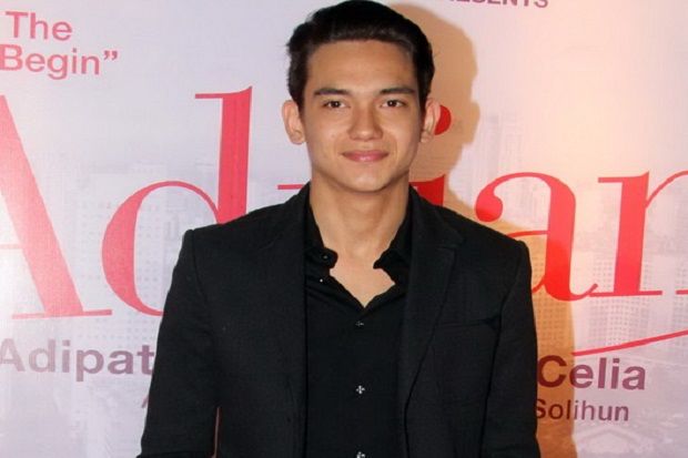Adipati Dolken Buka...