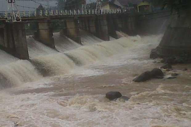 Katulampa Aman, Warga...