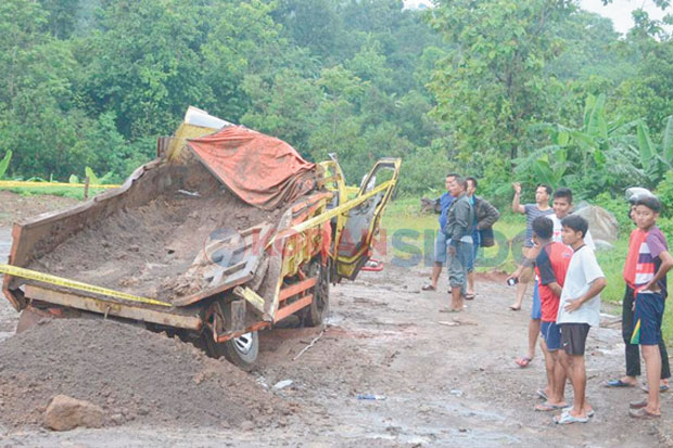 Sopir Dump Truck Galian...