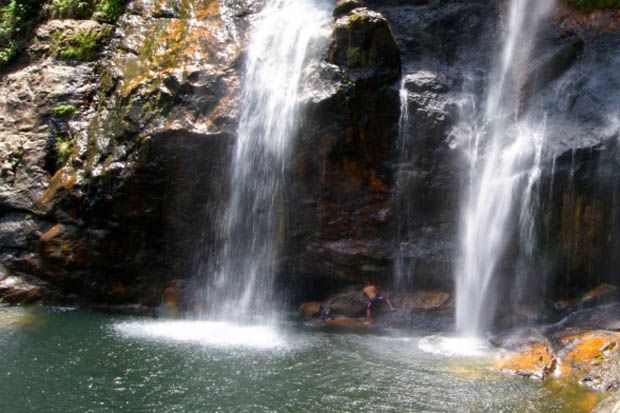 Berenang di Air Terjun...