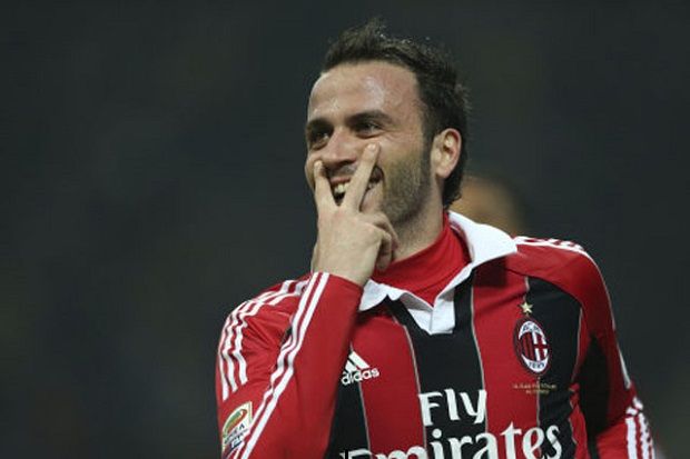 Sepakan Voli Pazzini...