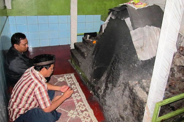 Menengok Punden Mbah...