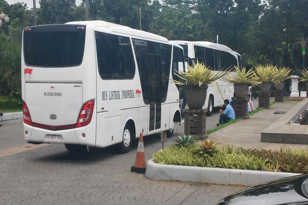 Tawari Bus Listrik,...