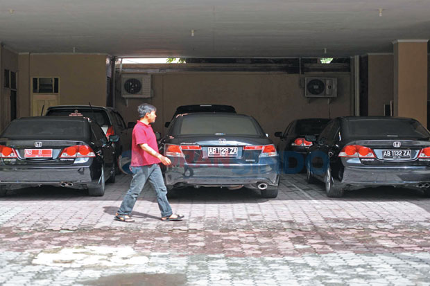 Pengadaan Mobil Dinas...