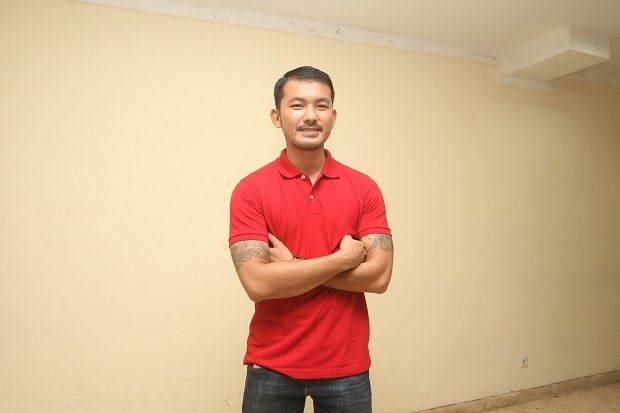 Sehari, Rio Dewanto...
