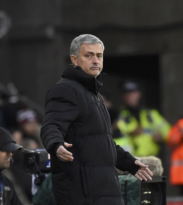 Menang Besar, Mou Ejek...