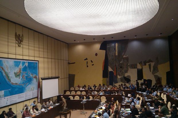 DPR-Pemerintah Bahas...