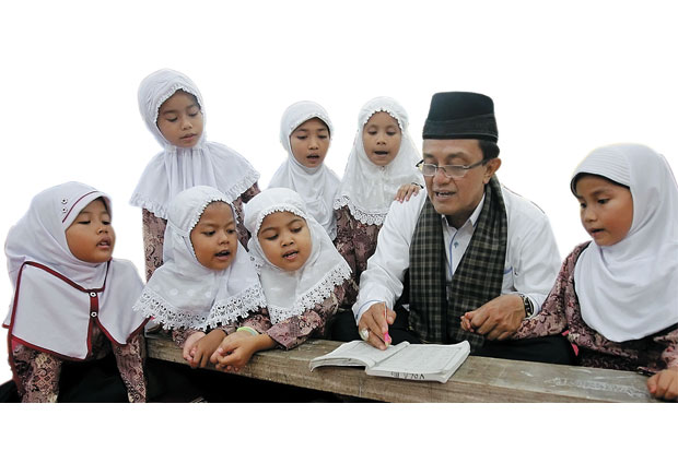 Seorang Bupati, Datuak,...
