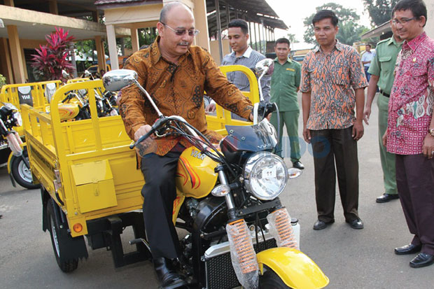 Medan Terima Bantuan...