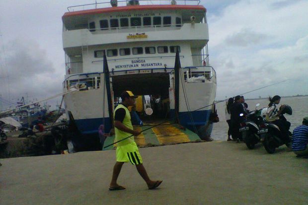 Cuaca Buruk, KMP Siginjai...