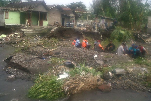 Warga Terdampak Tanggul...