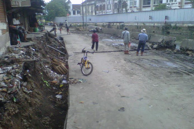 Sungai Dikeruk, Jalan...