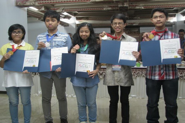 Lima Siswa SMP Semarang...