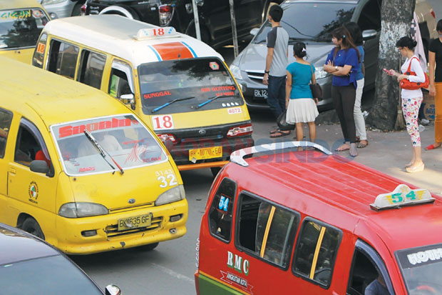 Aturan Tarif Baru Masih...
