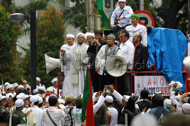 Anggotanya Disidang,...