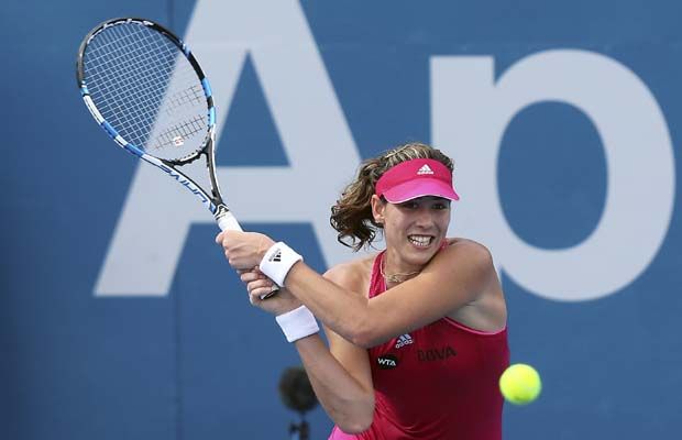 Radwanska Sapu Bersih...