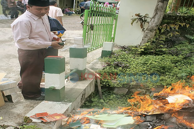 Format Lama, 3.884 Buku...