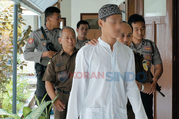 Bermotif Asmara Sejenis