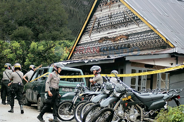 Polisi Kejar Lima Pelaku...