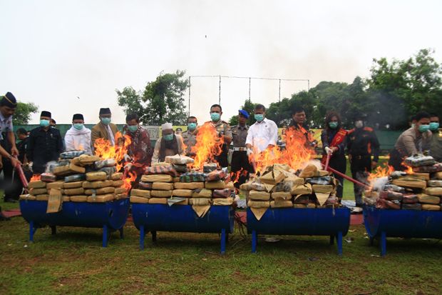 Polda Banten Bakar 155...