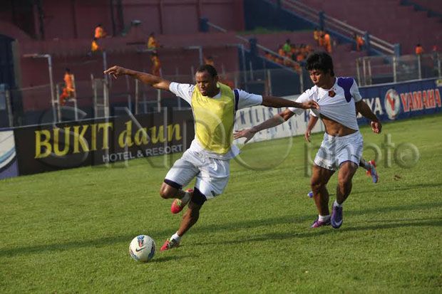 Persik Gelap Mata Galang...