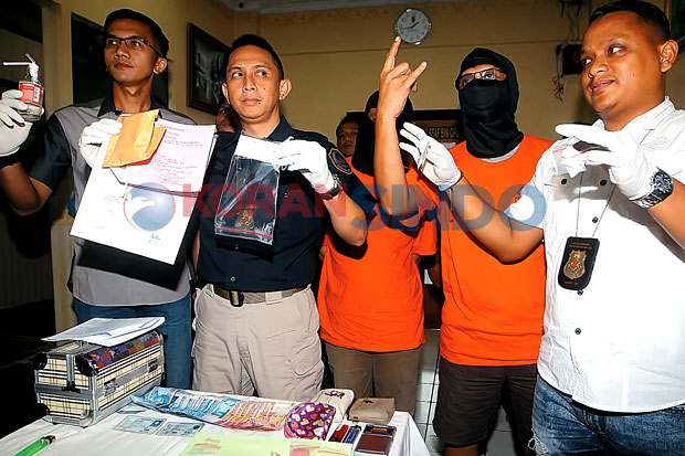 Pakai Sabu, Gitaris...