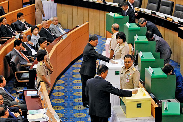 Yingluck Dimakzulkan