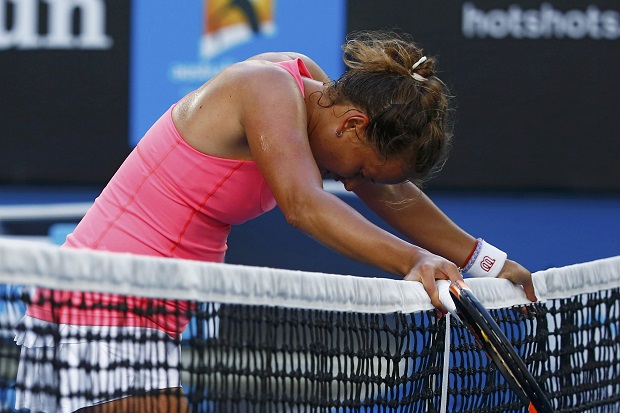 Tebasan Azarenka Makan...