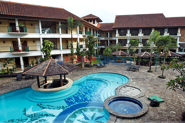 Lido Lakes, Hotel Bisnis...