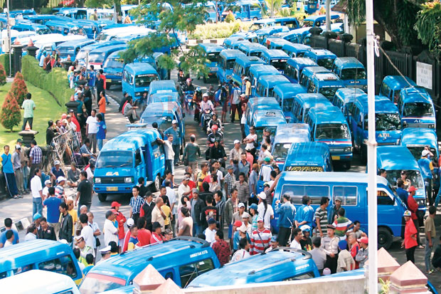 Tarif Angkota Turun...