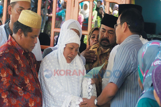 Istri Aiptu Onang Lubis...