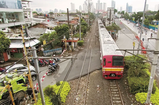 Tanah Bergeser, Jalur...