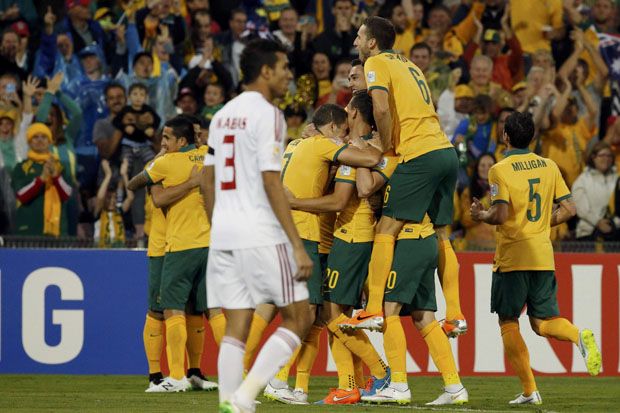 Australia Pimpin Sementara...