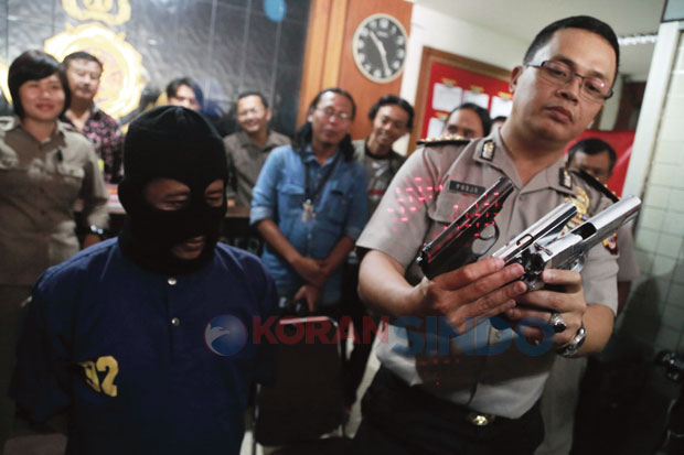 Tiga Perajin Senpi Rakitan...
