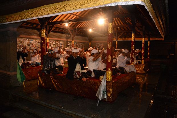 Pura Besakih Dikepung...