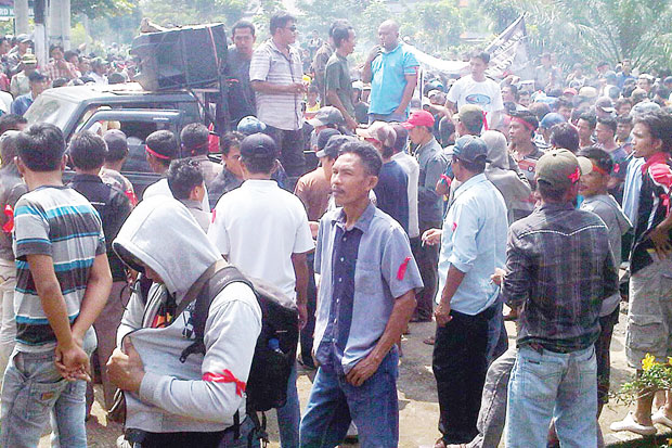 Ribuan Massa Kecewa...
