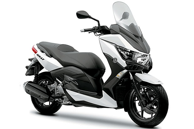 Yamaha NMAX Meluncur...